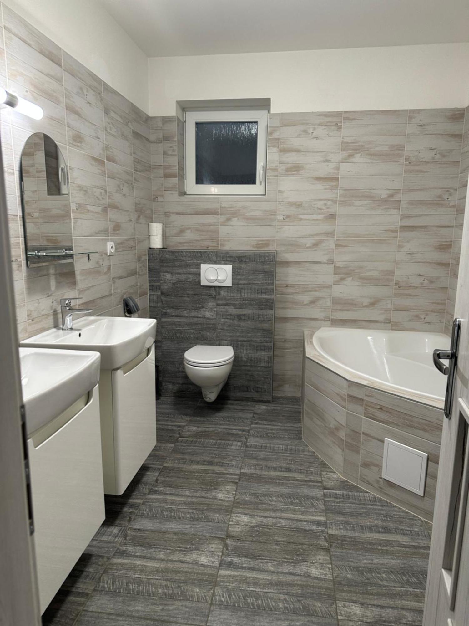 Royal House Trencin Villa ภายนอก รูปภาพ